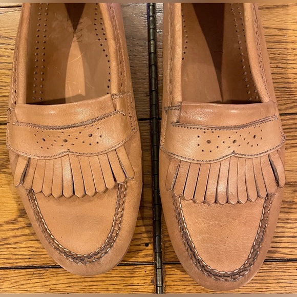 Cole Haan men’s Fringed tan loafers, size 10.5 M, wood heels - Picture 2 of 9